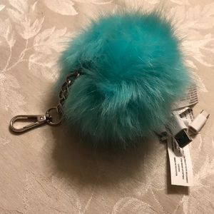 Pom-Pom Charger
